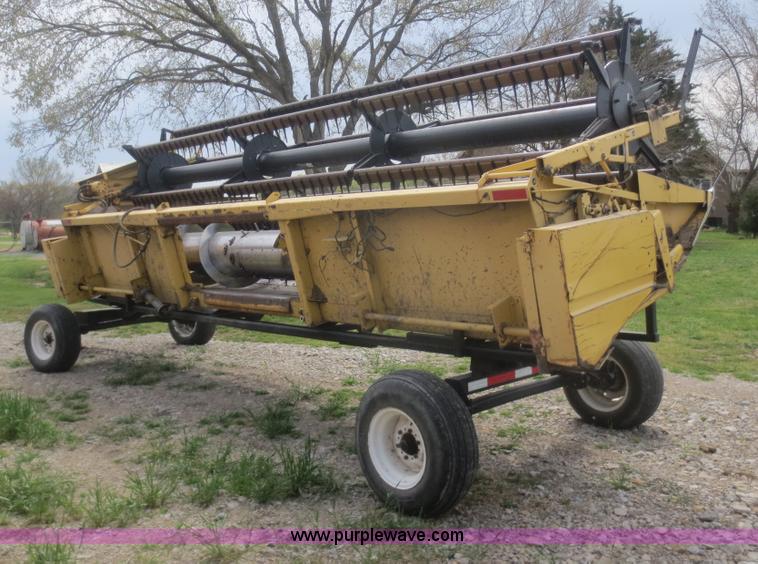 image for item F6900 1989 New Holland TR86 RWA combine