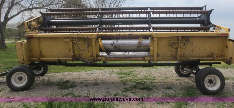 image for item F6900 1989 New Holland TR86 RWA combine