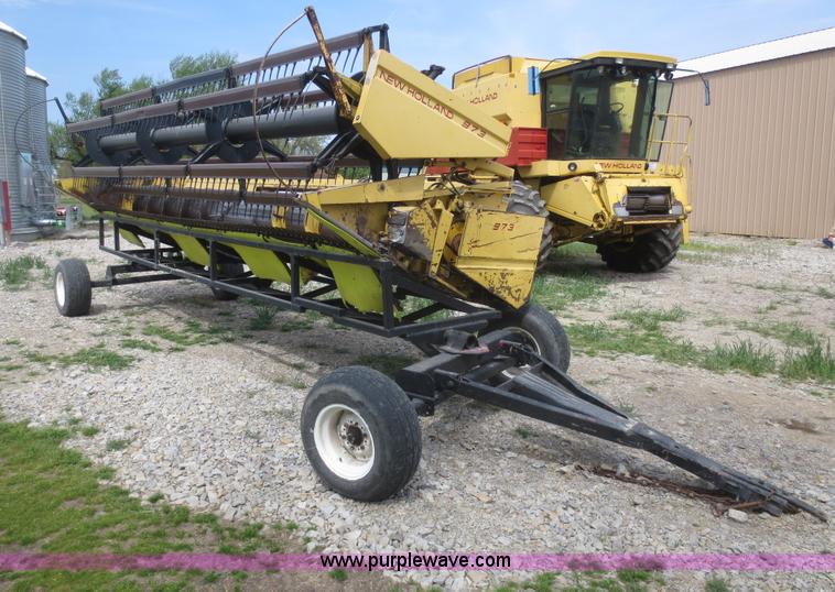 image for item F6900 1989 New Holland TR86 RWA combine