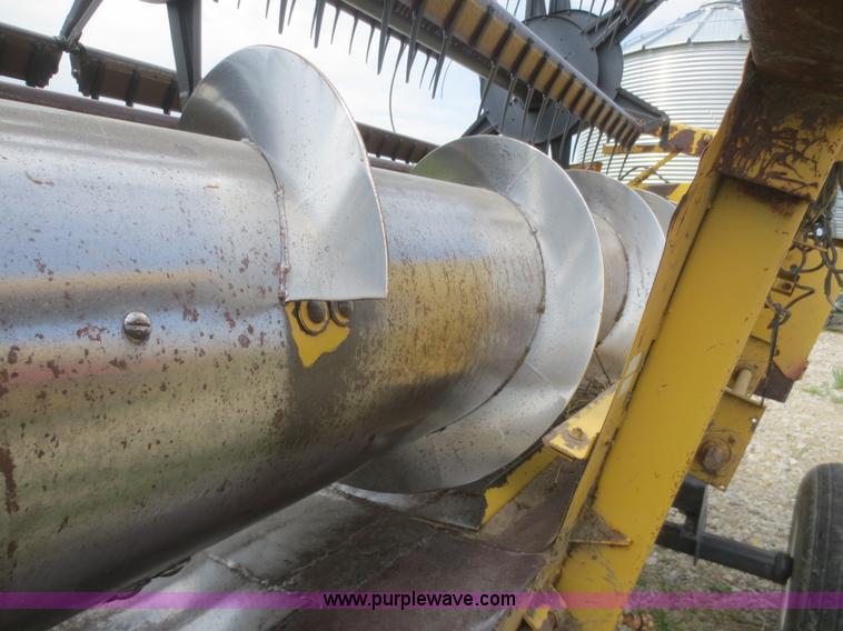 image for item F6900 1989 New Holland TR86 RWA combine