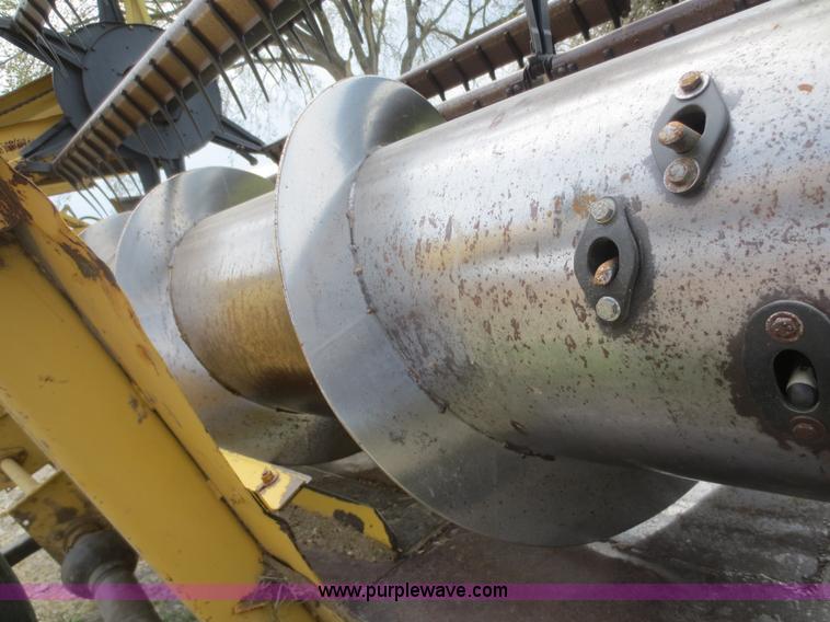 image for item F6900 1989 New Holland TR86 RWA combine