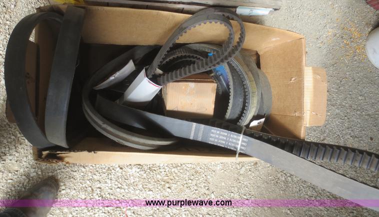 image for item F6900 1989 New Holland TR86 RWA combine