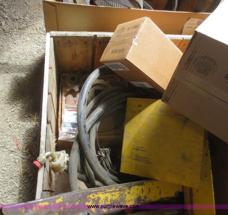 image for item F6900 1989 New Holland TR86 RWA combine