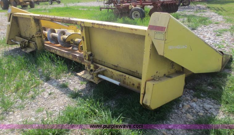 image for item F6901 New Holland 974 corn head