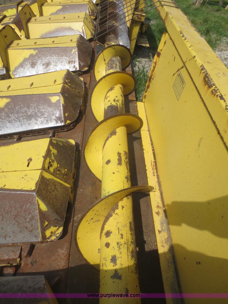 image for item F6901 New Holland 974 corn head