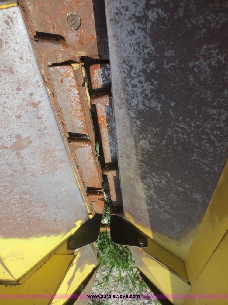 image for item F6901 New Holland 974 corn head