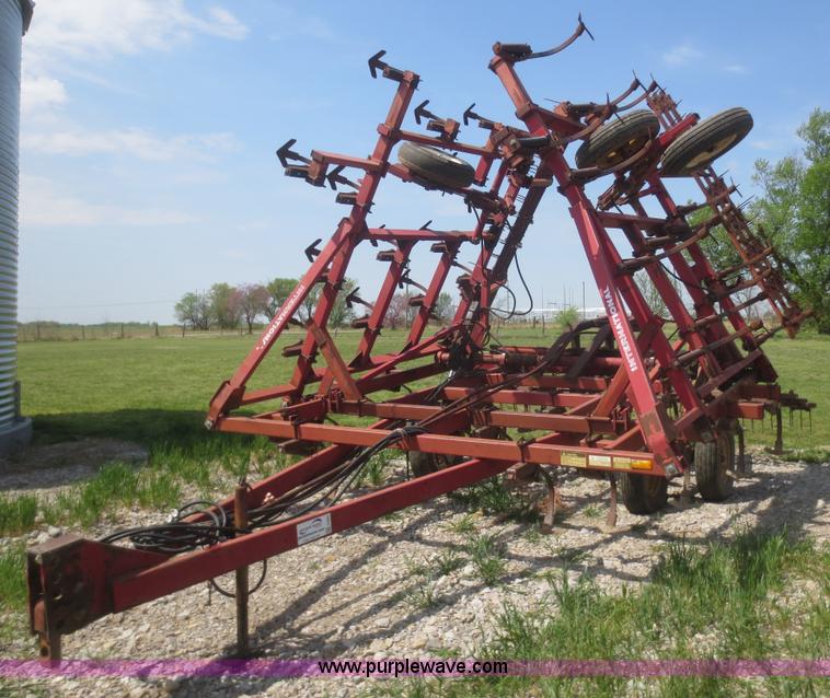 image for item F6903 International 4600 vibrashank cultivator