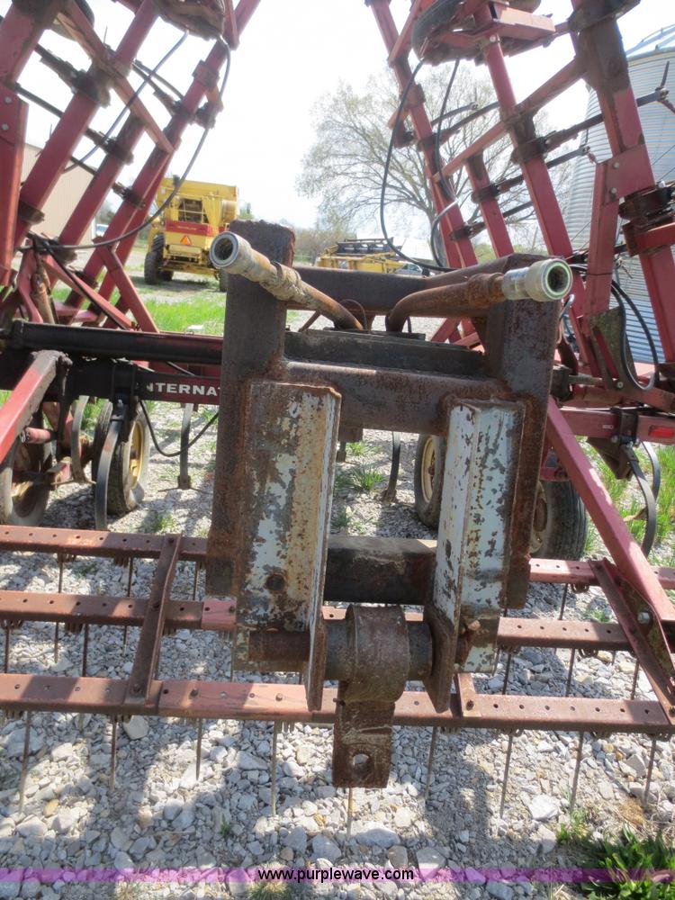 image for item F6903 International 4600 vibrashank cultivator