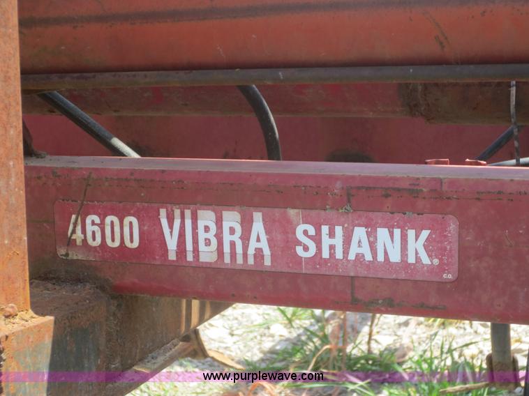 image for item F6903 International 4600 vibrashank cultivator
