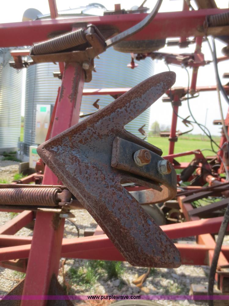 image for item F6903 International 4600 vibrashank cultivator