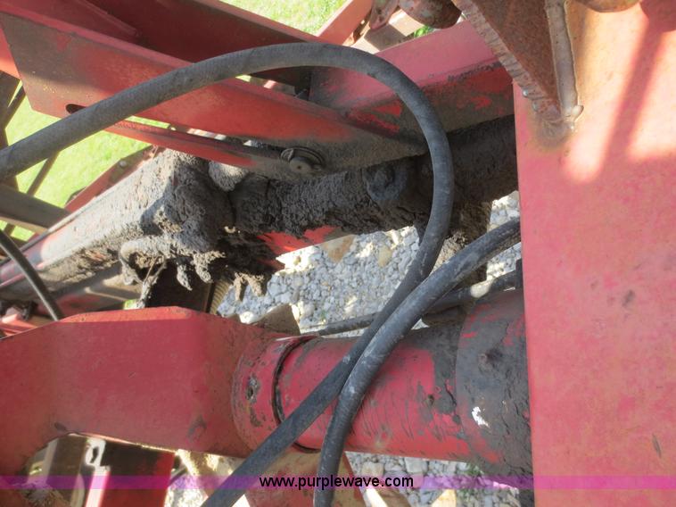 image for item F6903 International 4600 vibrashank cultivator