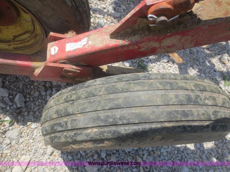 image for item F6903 International 4600 vibrashank cultivator