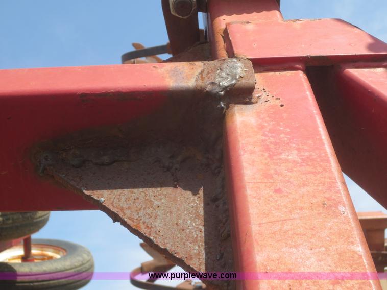 image for item F6903 International 4600 vibrashank cultivator