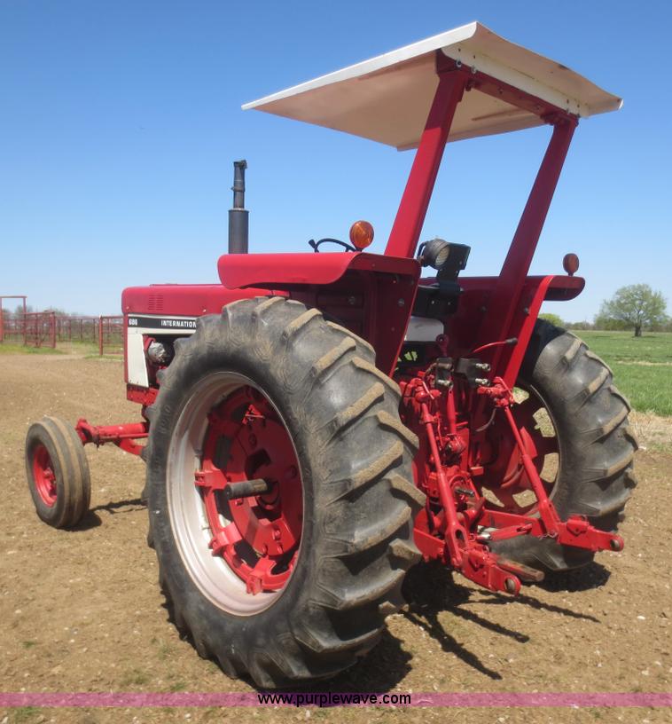 image for item F8248 1978 International 686 tractor