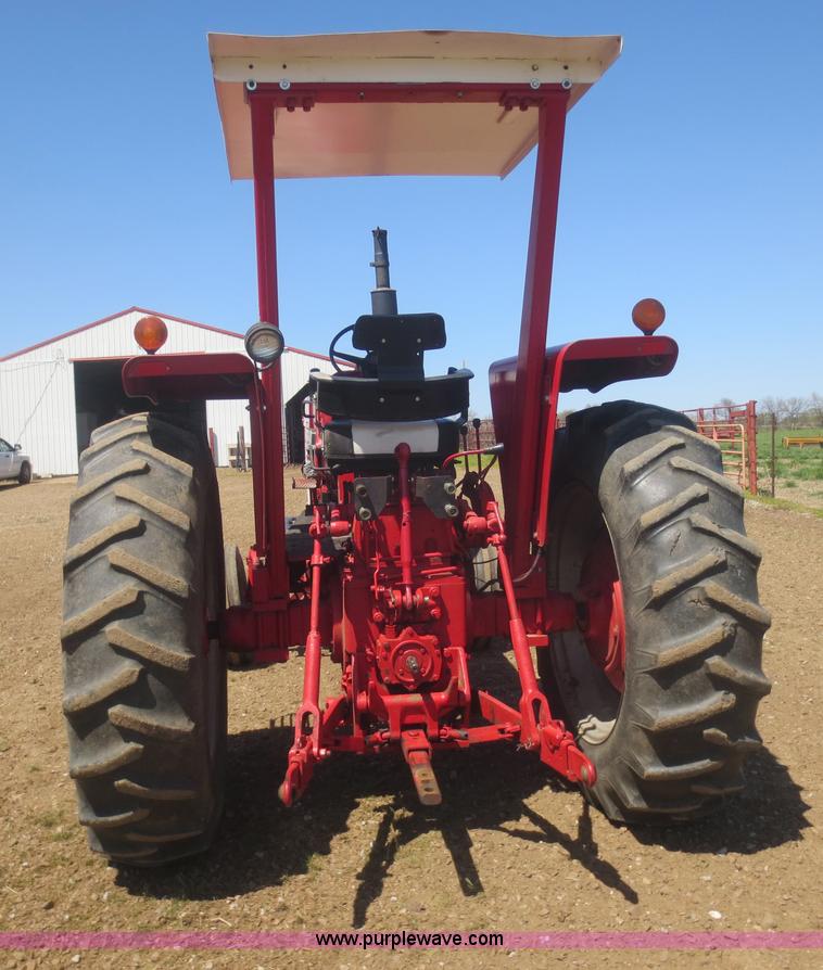 image for item F8248 1978 International 686 tractor