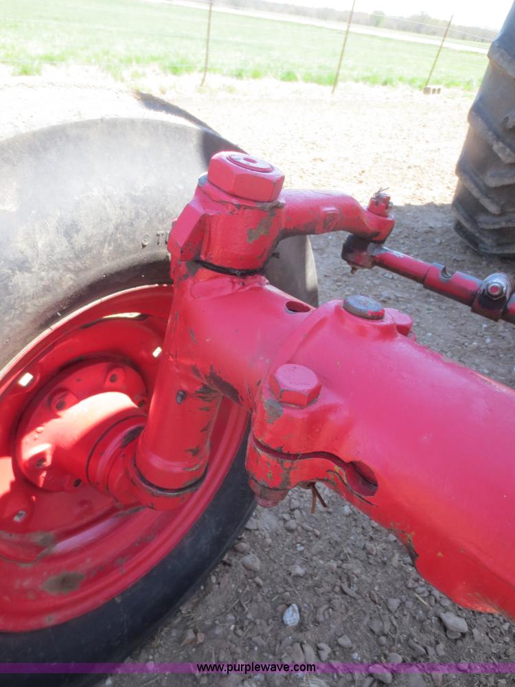 image for item F8248 1978 International 686 tractor