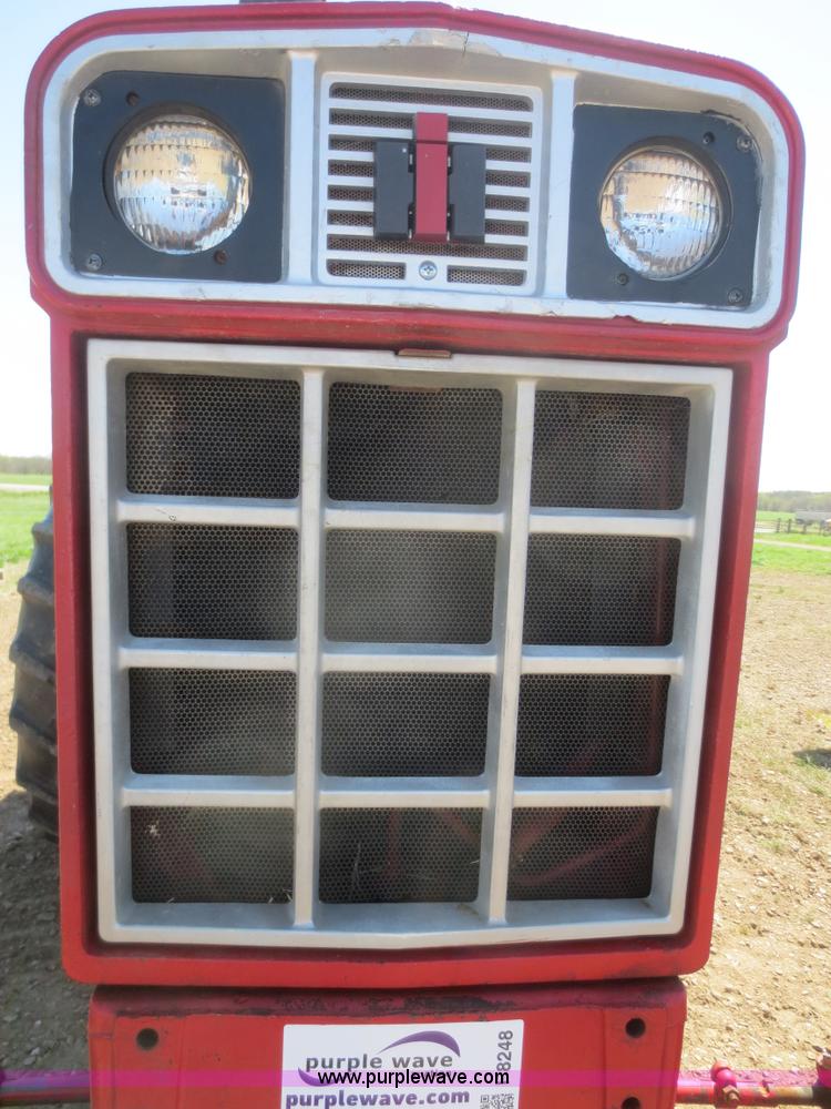 image for item F8248 1978 International 686 tractor