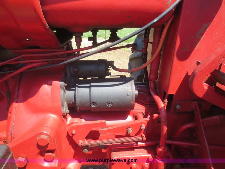 image for item F8248 1978 International 686 tractor