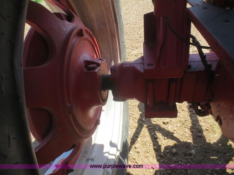 image for item F8248 1978 International 686 tractor