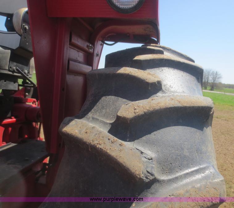 image for item F8248 1978 International 686 tractor