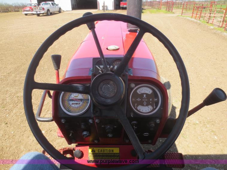 image for item F8248 1978 International 686 tractor