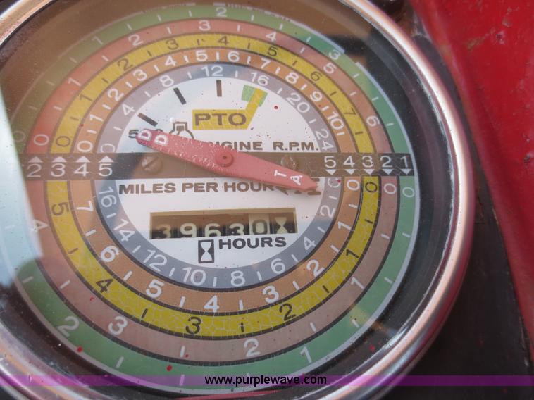 image for item F8248 1978 International 686 tractor