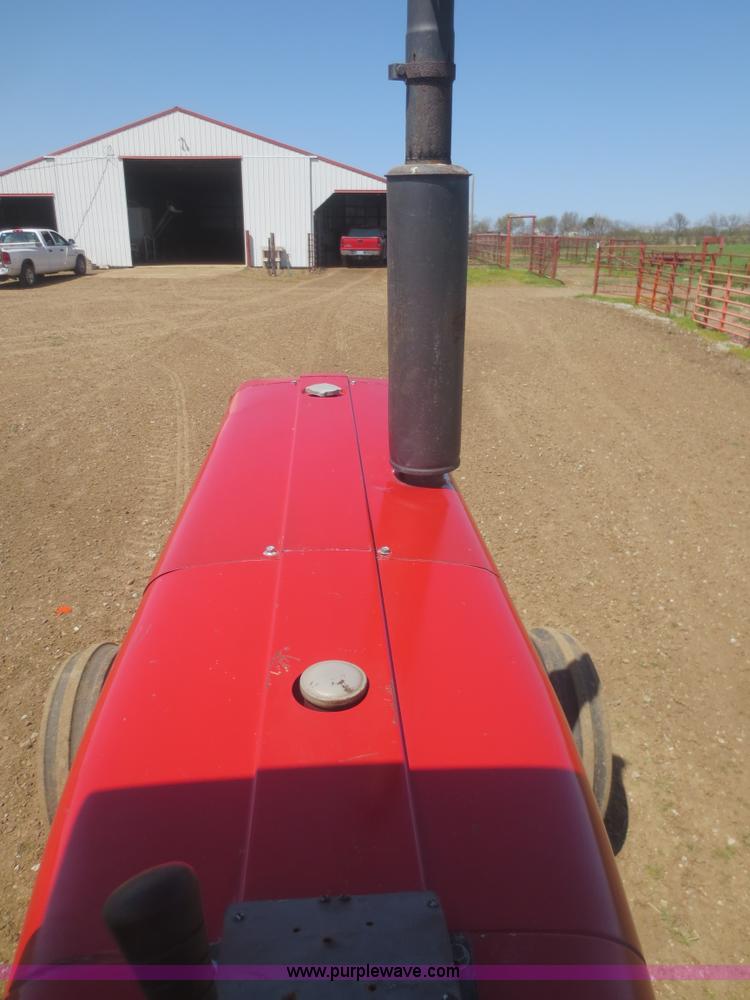 image for item F8248 1978 International 686 tractor