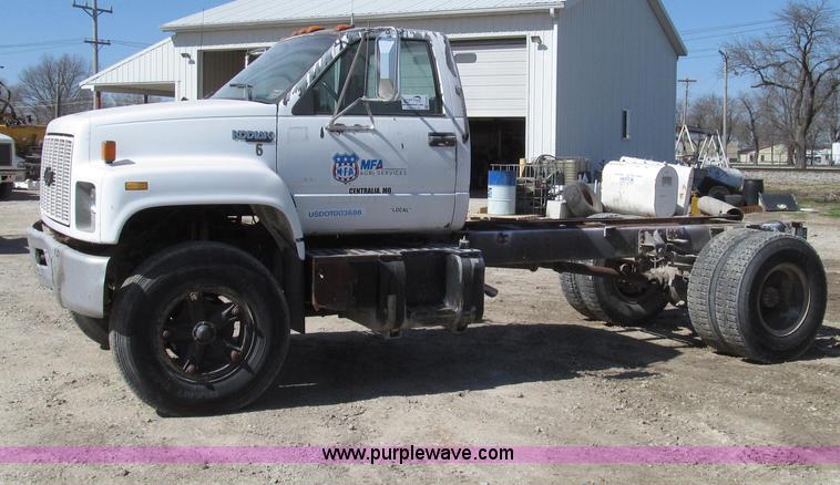 image for item G2344 1991 Chevrolet Kodiak truck cab and chassis