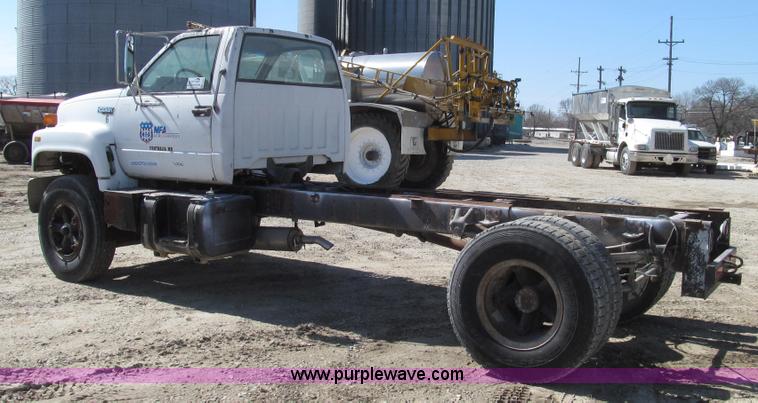 image for item G2344 1991 Chevrolet Kodiak truck cab and chassis