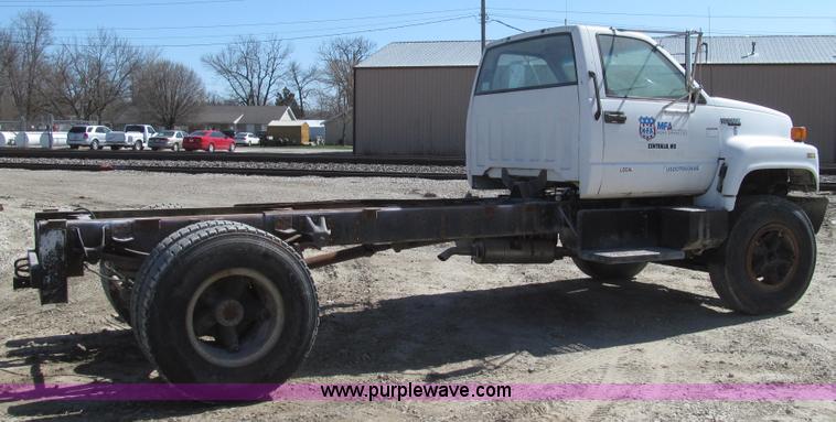 image for item G2344 1991 Chevrolet Kodiak truck cab and chassis