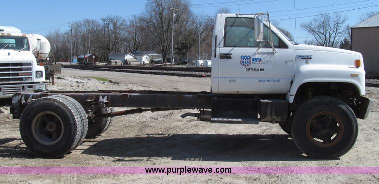 image for item G2344 1991 Chevrolet Kodiak truck cab and chassis