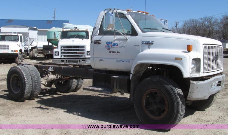 image for item G2344 1991 Chevrolet Kodiak truck cab and chassis