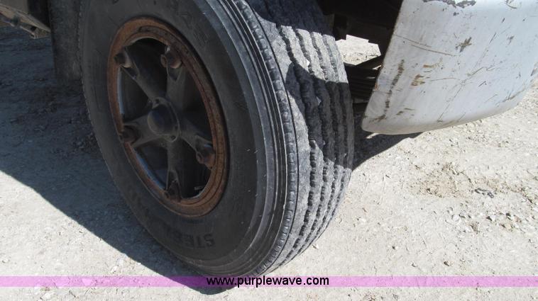 image for item G2344 1991 Chevrolet Kodiak truck cab and chassis