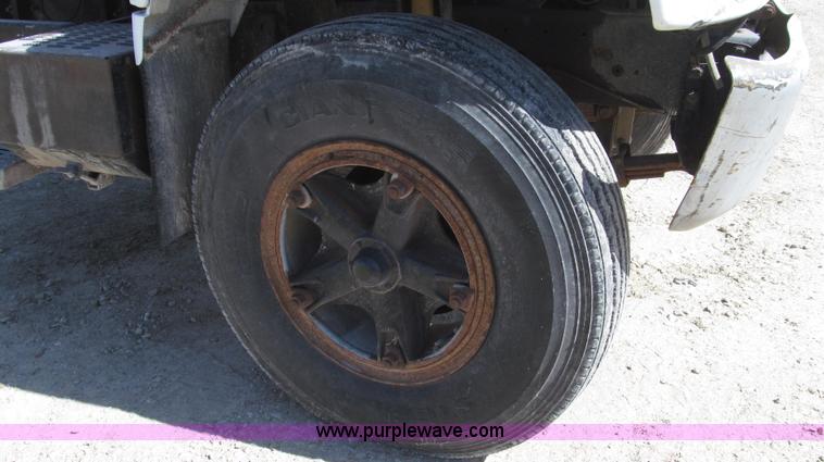 image for item G2344 1991 Chevrolet Kodiak truck cab and chassis