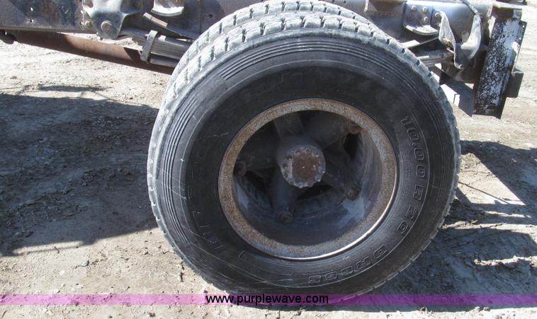 image for item G2344 1991 Chevrolet Kodiak truck cab and chassis