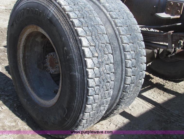 image for item G2344 1991 Chevrolet Kodiak truck cab and chassis