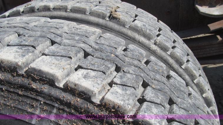 image for item G2344 1991 Chevrolet Kodiak truck cab and chassis