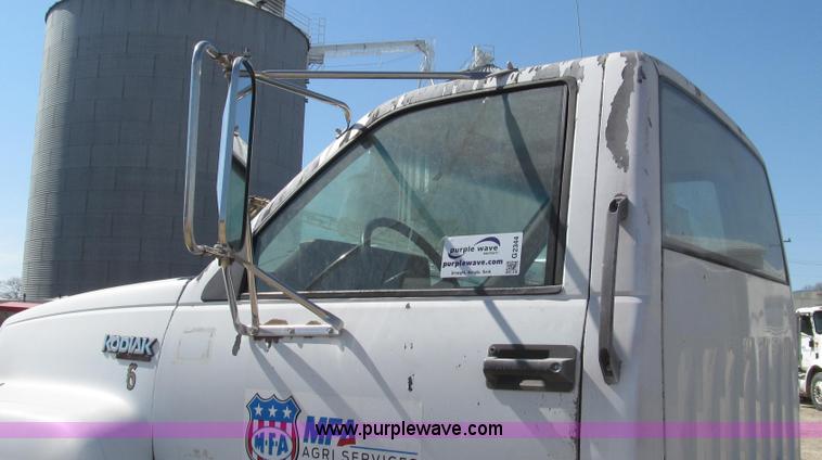 image for item G2344 1991 Chevrolet Kodiak truck cab and chassis