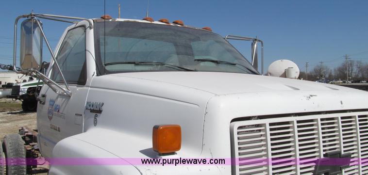 image for item G2344 1991 Chevrolet Kodiak truck cab and chassis