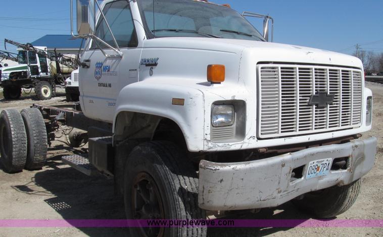 image for item G2344 1991 Chevrolet Kodiak truck cab and chassis
