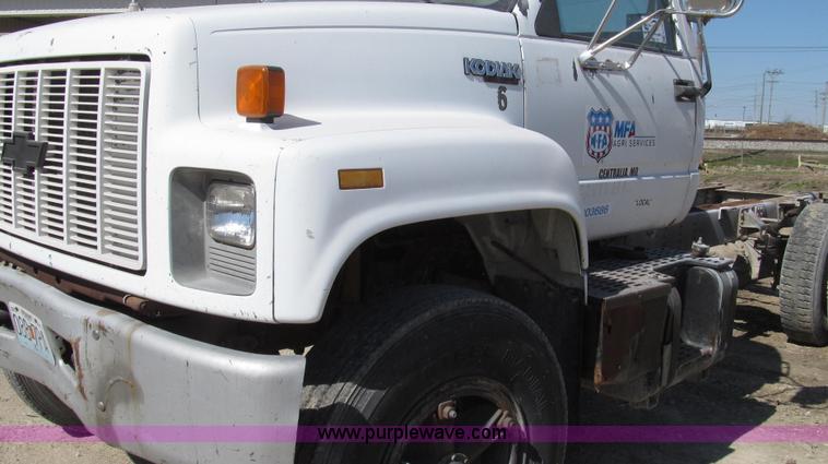 image for item G2344 1991 Chevrolet Kodiak truck cab and chassis