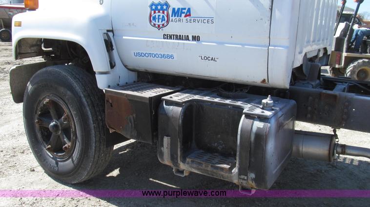 image for item G2344 1991 Chevrolet Kodiak truck cab and chassis
