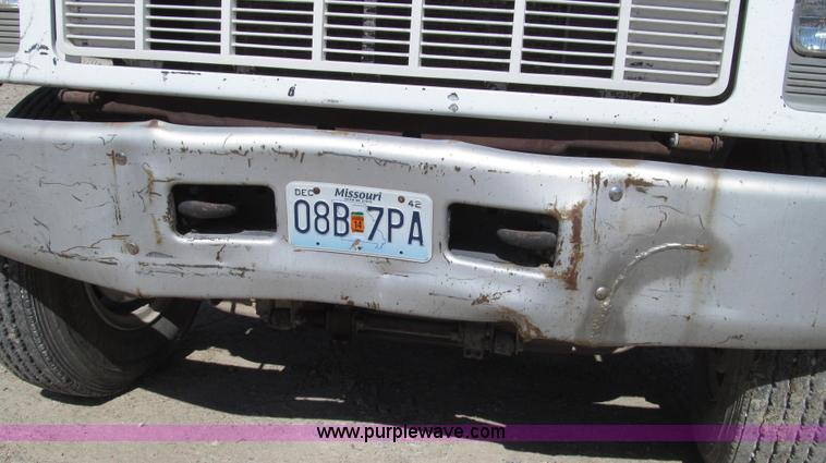 image for item G2344 1991 Chevrolet Kodiak truck cab and chassis