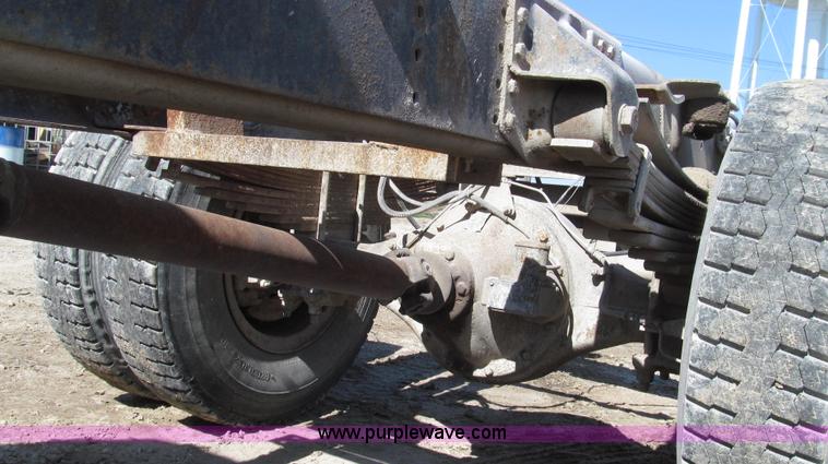 image for item G2344 1991 Chevrolet Kodiak truck cab and chassis