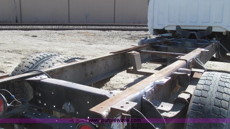 image for item G2344 1991 Chevrolet Kodiak truck cab and chassis