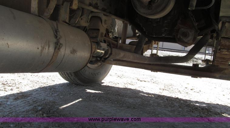 image for item G2344 1991 Chevrolet Kodiak truck cab and chassis