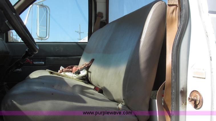 image for item G2344 1991 Chevrolet Kodiak truck cab and chassis