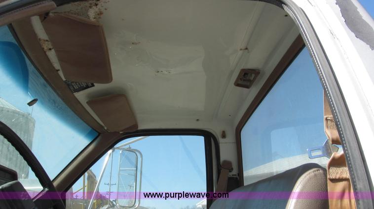 image for item G2344 1991 Chevrolet Kodiak truck cab and chassis