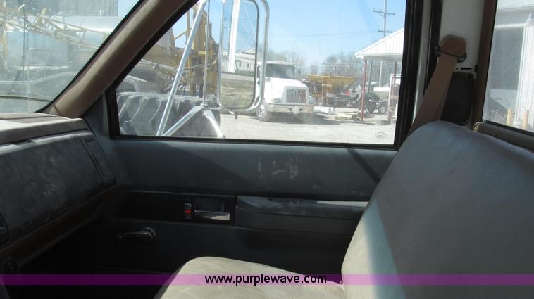 image for item G2344 1991 Chevrolet Kodiak truck cab and chassis