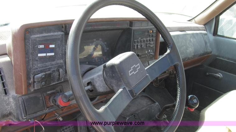 image for item G2344 1991 Chevrolet Kodiak truck cab and chassis